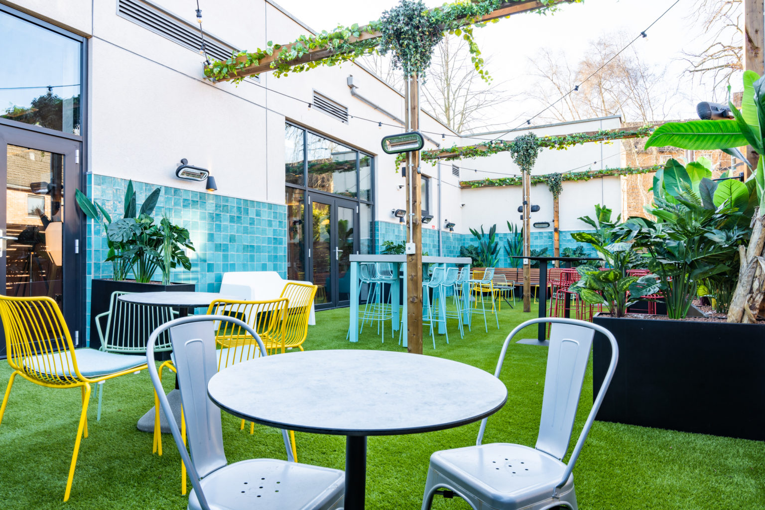 Queen's Elms Treehouse Airfolio