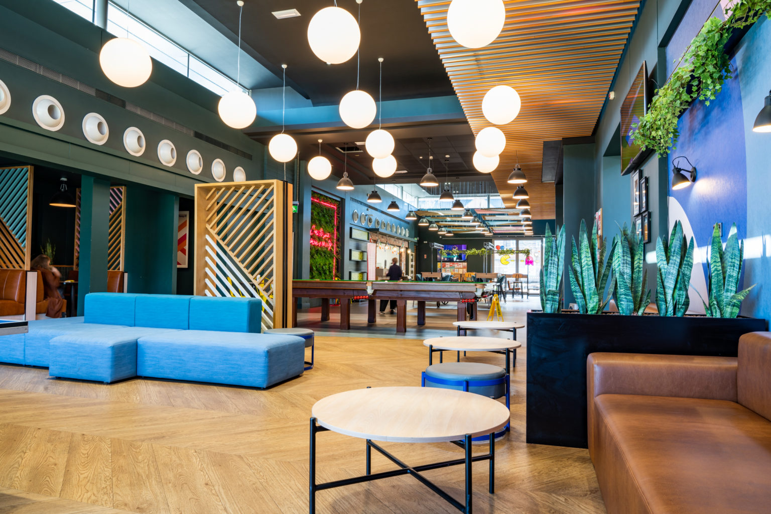 Queen's Elms Treehouse Airfolio